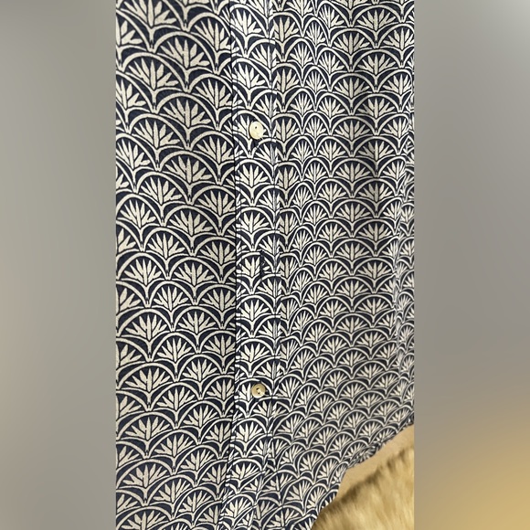 H&M | Sleeveless Chiffon Silk Button Down - Picture 6 of 6